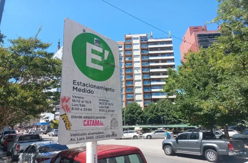 Comenzó a funcionar el nuevo sistema de estacionamiento medido con pagos desde el celular en Mar del Plata