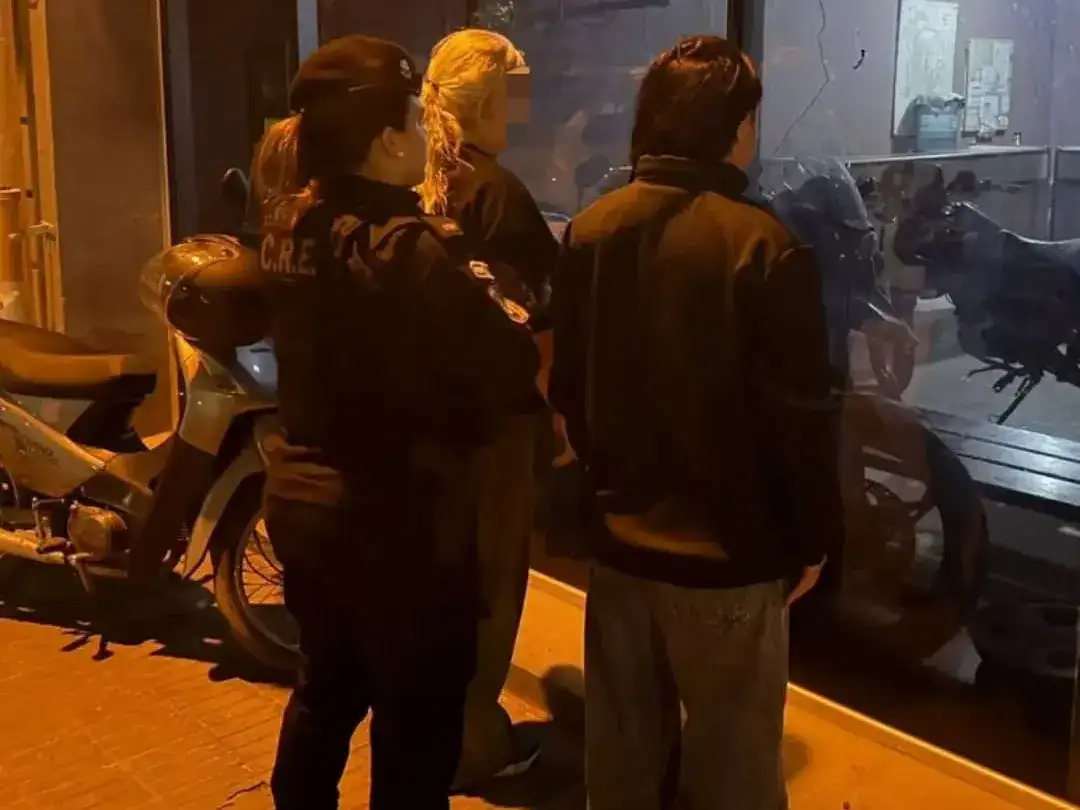 El procedimiento comenzó en Di Martino y San Lorenzo, cuando los efectivos intentaron identificar a un motociclista.
