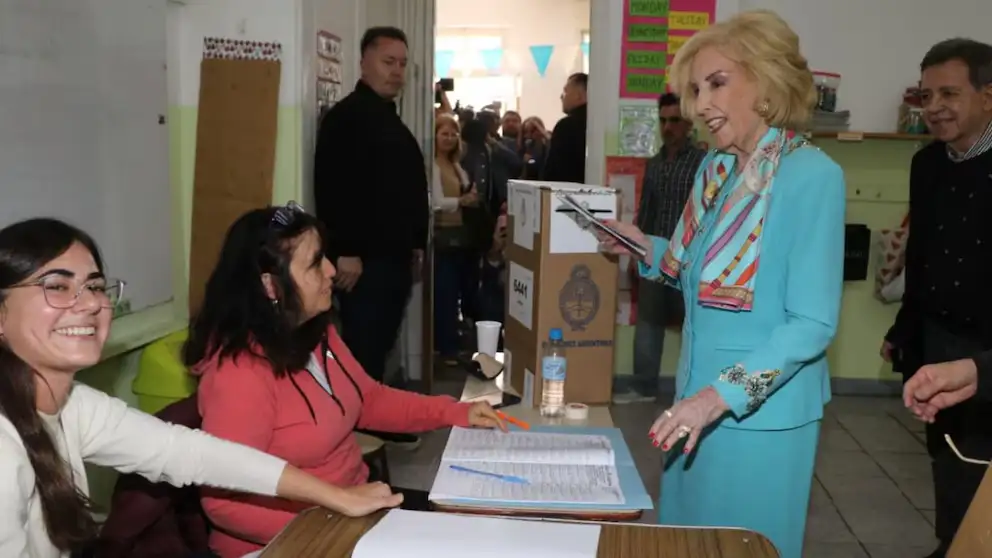 Mirtha Legrand junto a las autoridades de mesa (RSFotos)