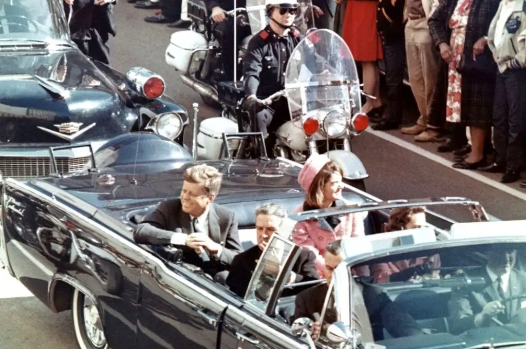 Desclasifican documentos y salen a la luz secretos sobre la muerte de Kennedy