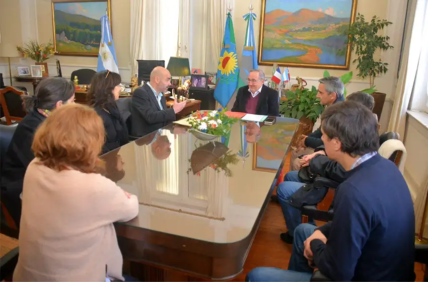 Lunghi se reunió con el escritor Eduardo Sacheri