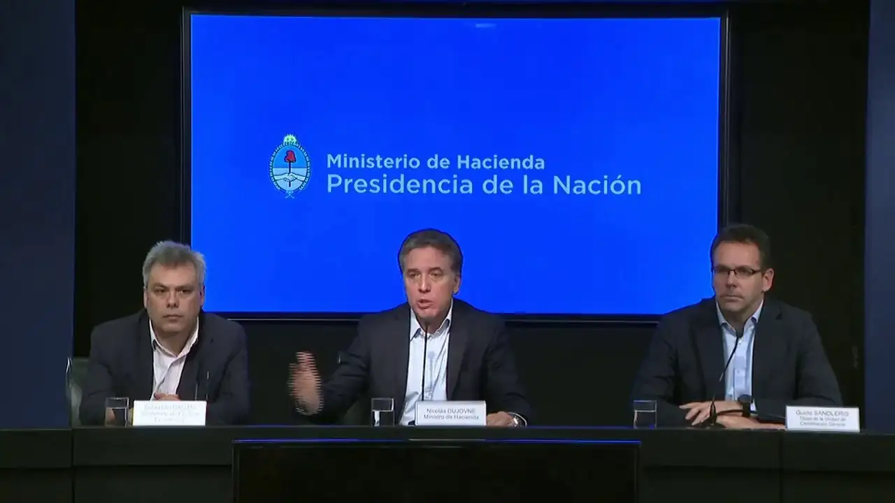 Dujovne: “Hemos decidido buscar financiamiento preventivo”