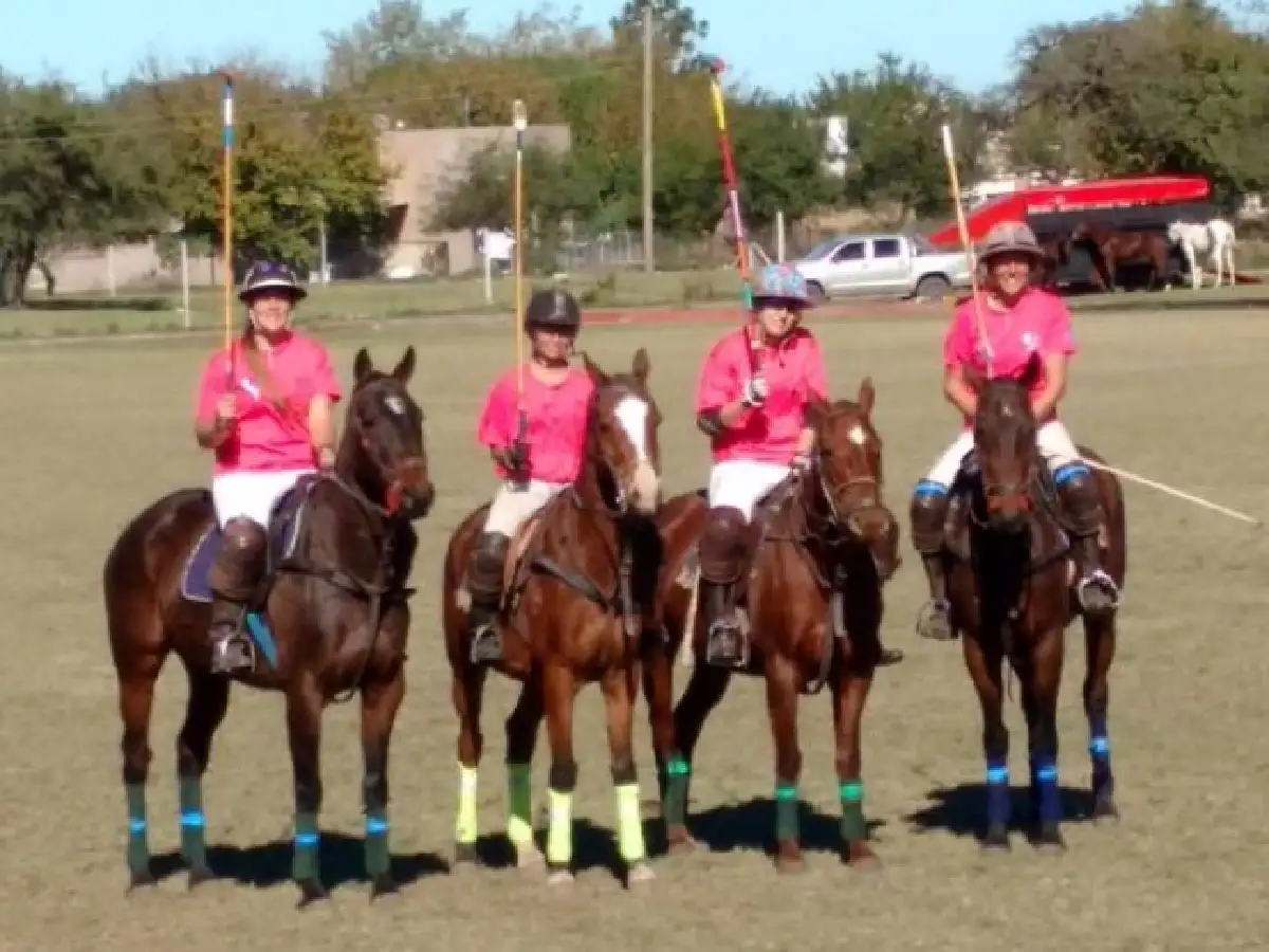 Las chicas del Jockey Club cumplieron en Mendiolaza