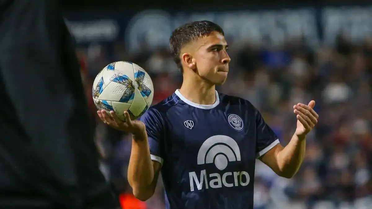 Mateo Ortale, jugando para Independiente de Rivadavia