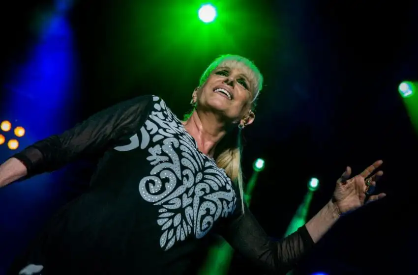 Lynch anunció otro disco con sus clásicos versionados en rock