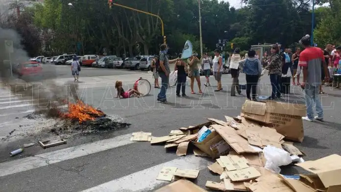 Avanza el proyecto para prohibir la quema de neumáticos en la ciudad