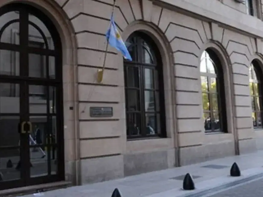 El DNU redefine el Sistema de Inteligencia Nacional y refuerza el rol central de la SIDE.