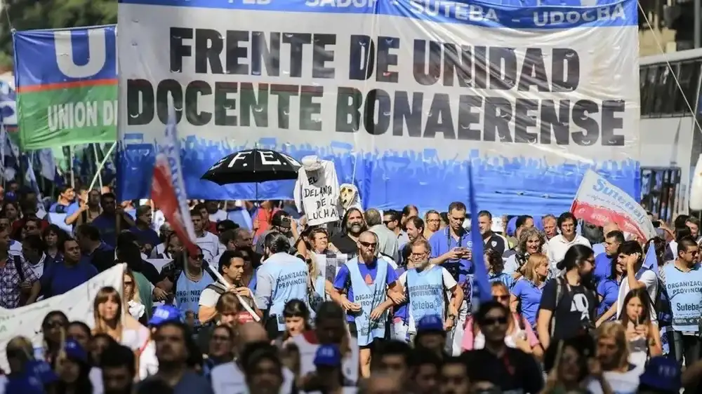 Asimismo, el convenio incluye la implementación de la campaña "Cuidemos a quienes enseñan".