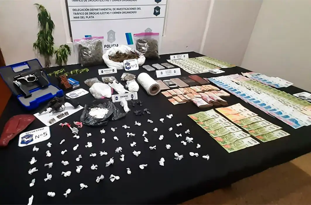 Desarticulan organización narco: secuestran drogas, armas y dinero tras cuatro allanamientos