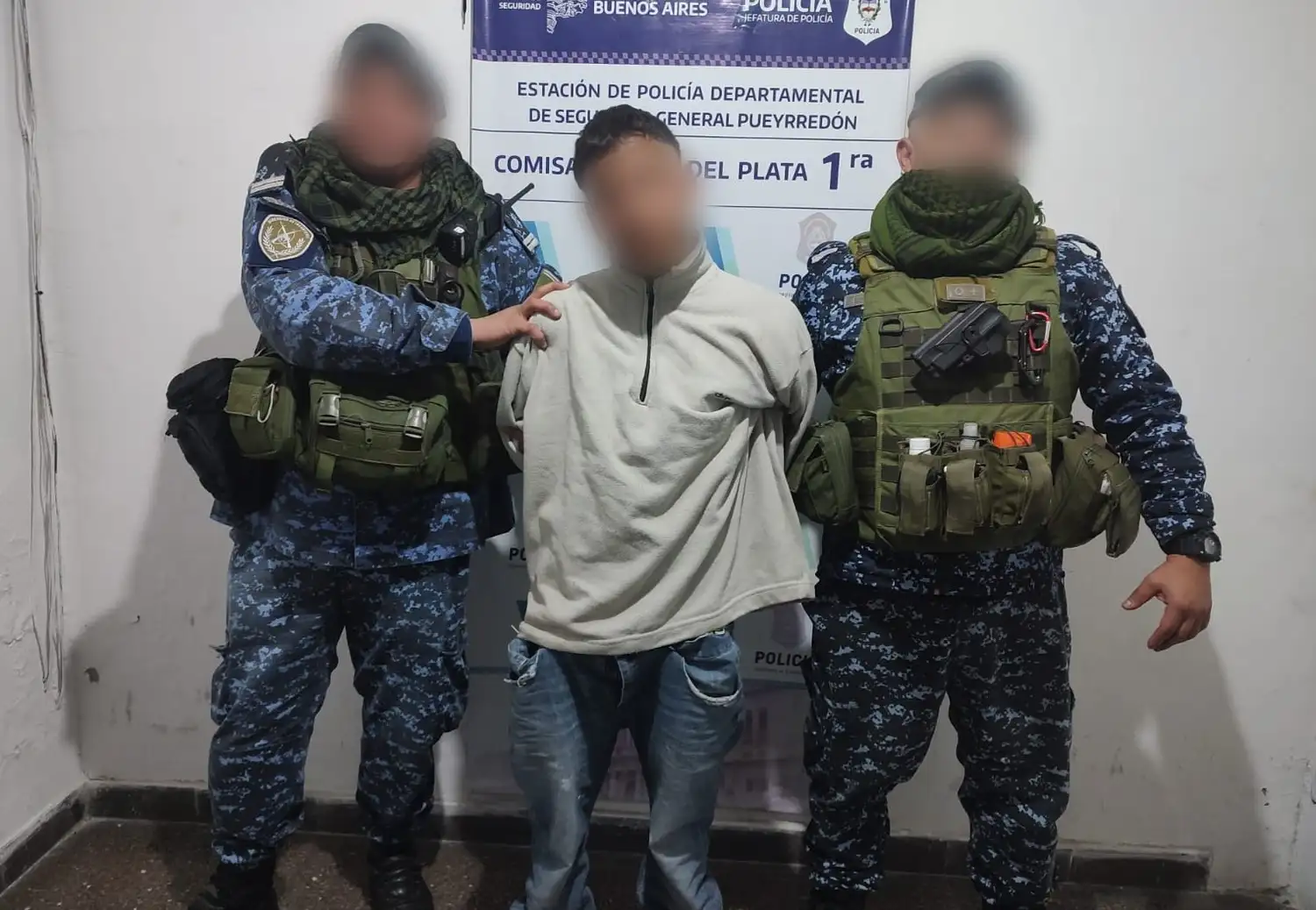El sujeto fue retenido por transeúntes hasta la llegada de la Policía.
