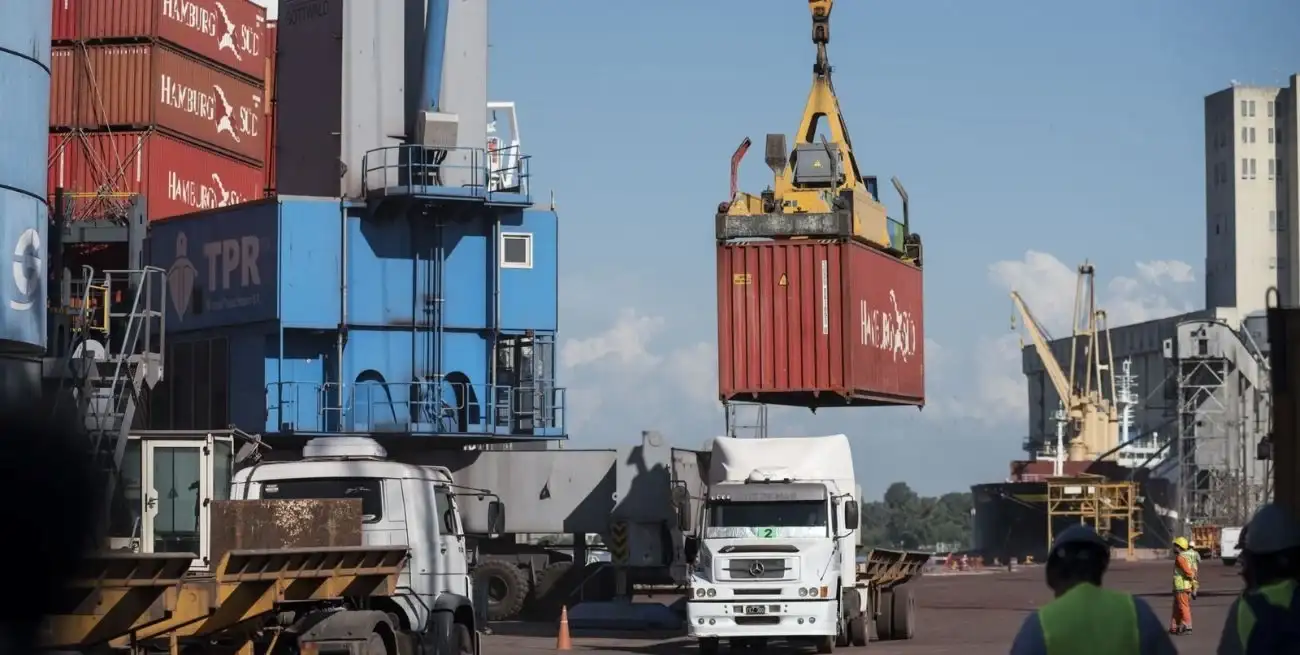 El intercambio comercial (exportaciones más importaciones) disminuyó 16,1% en relación con igual mes del año anterior. Crédito: Marcelo Manera