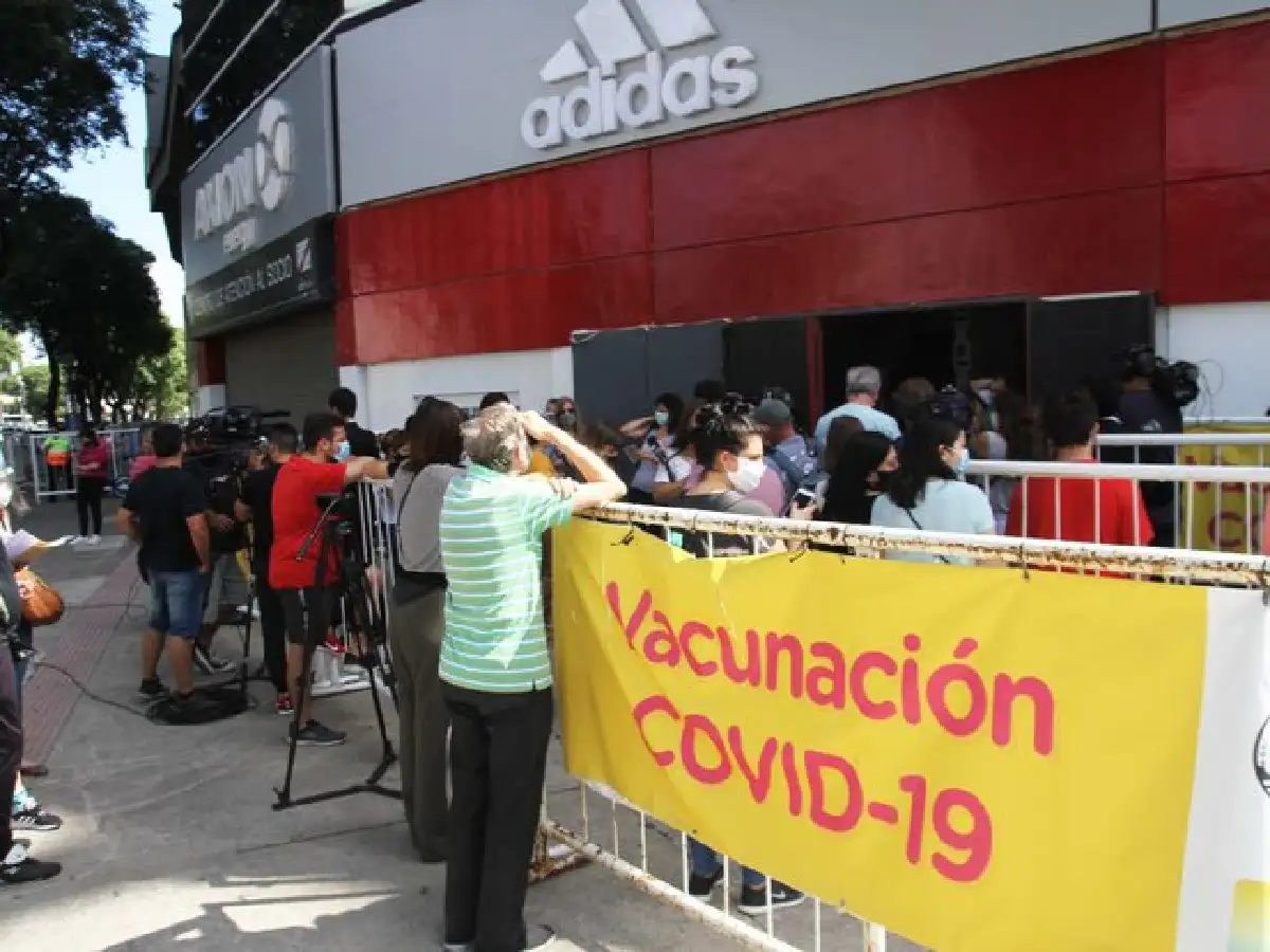 Otro récord de contagios de coronavirus: 29.472 nuevos casos y 160 muertes 