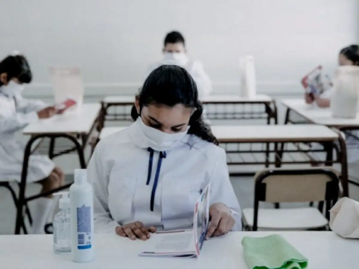El Gobierno publicó el decreto de extensión del Dispo y prioriza el retorno a clases presenciales