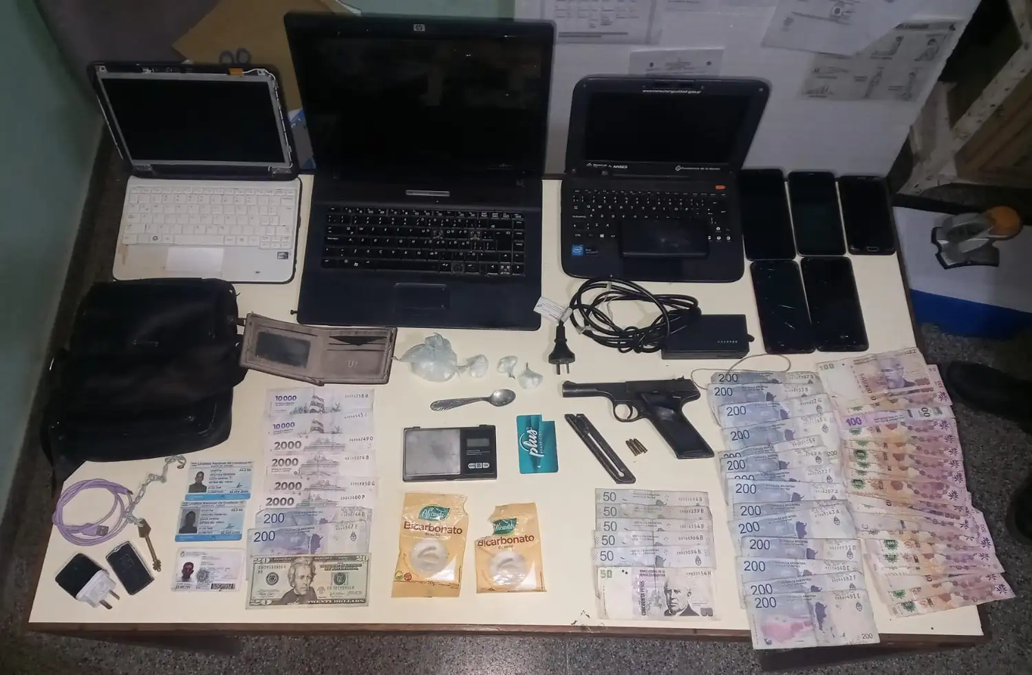 Allanamiento positivo en una vivienda de calle General Savio al 300. Crédito: Relaciones Policiales.