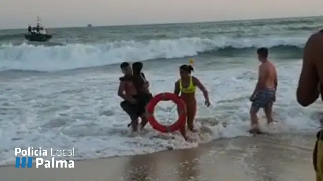 Una rosarina realiza un milagroso rescate en el mar