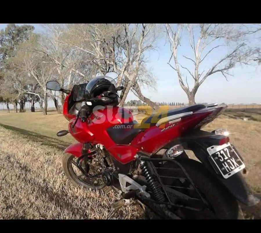 Desesperada búsqueda de una moto robada a un joven mientras trabajaba en la Santa Cumbia