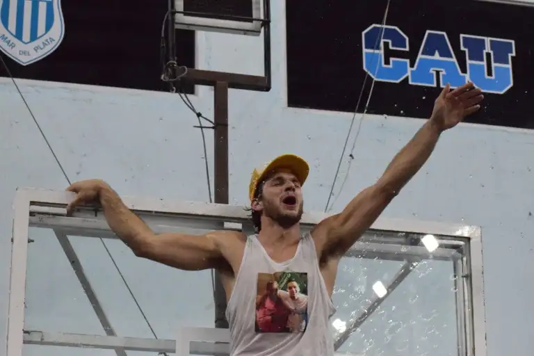 "Juani" Bellozas celebrando el ascenso con Unión.
