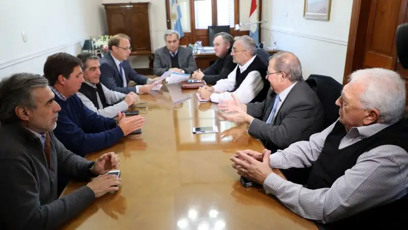Farías y Saglione recibieron a senadores departamentales