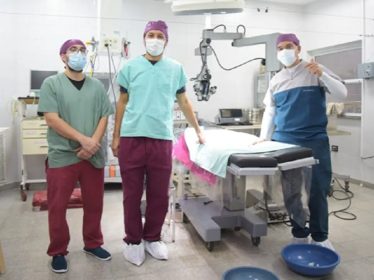 Arroyito: en el hospital se realizó la primera cirugía de cataratas con implante intraocular