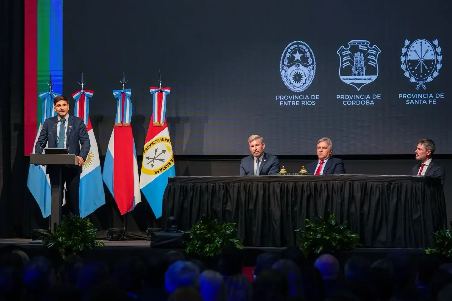 Pullaro, Llaryora y Frigerio encabezaron la XIX Junta de Gobernadores de la Región Centro en San Francisco.