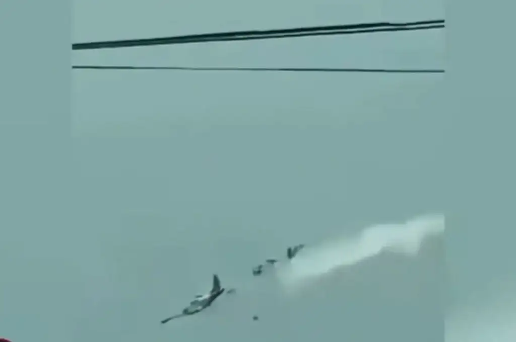 Dos avione chocaron en pleno vuelo