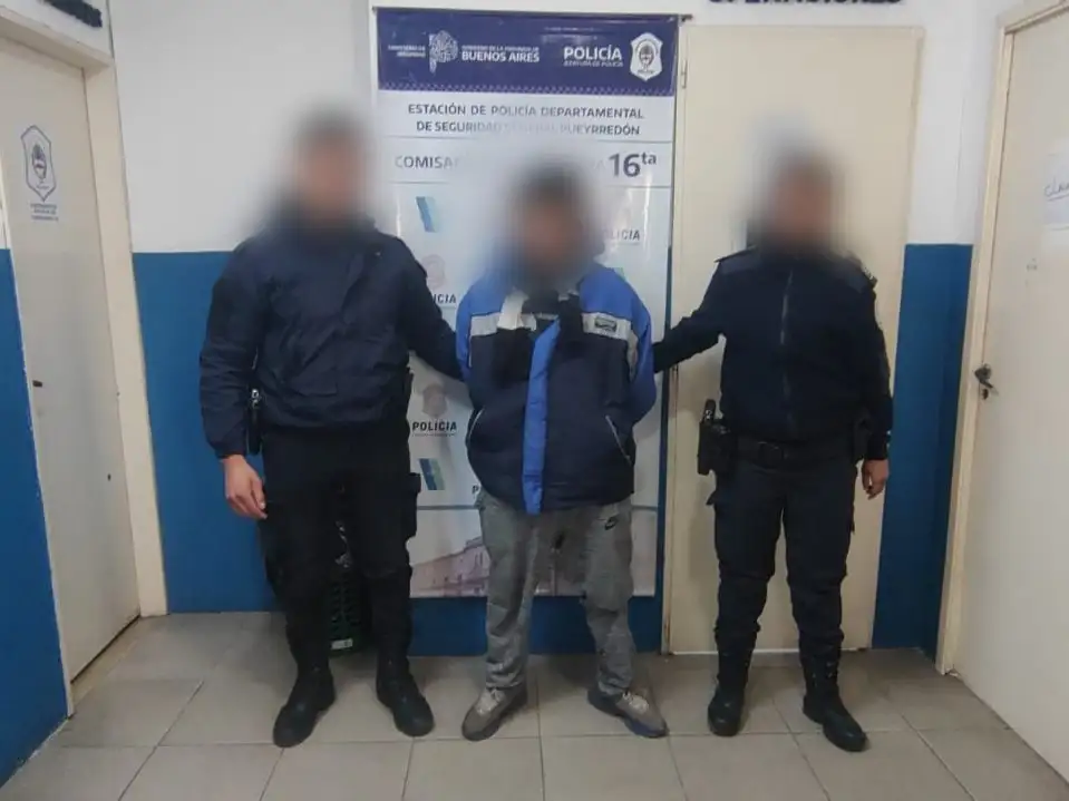 Además, el vehículo que manejaba no contaba con ningún tipo de documentación.