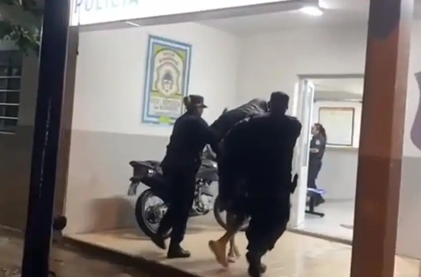 Violento sujeto fue detenido cuando tomaba del cuello a su pareja