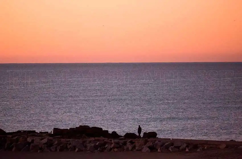 Amaneceres fríos, tardes soleadas: fuerte viento y cielo despejado en Mar del Plata
