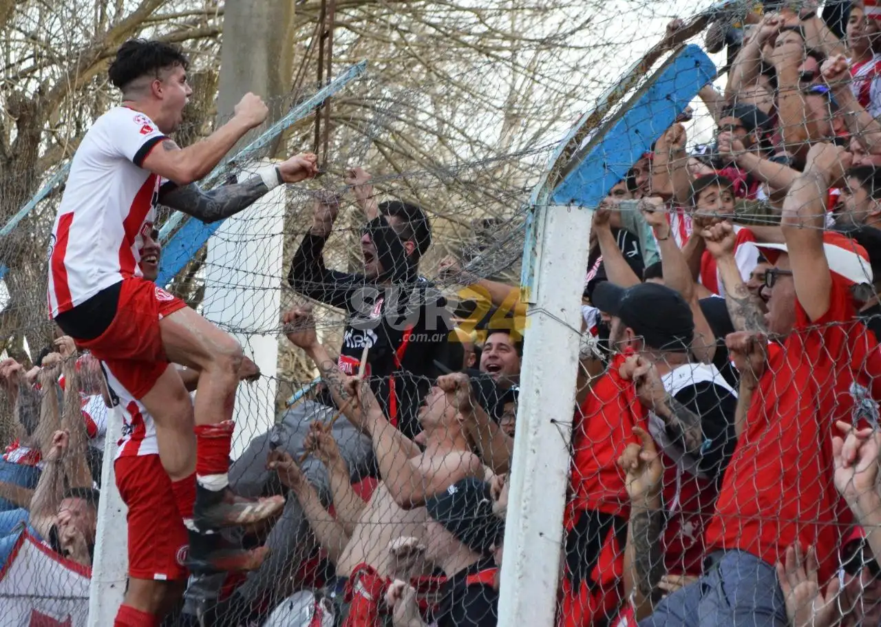 Firmat FBC aplastó a Los Andes en Alcorta y se quedó con la primera final
