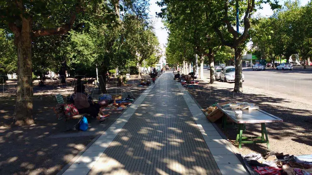 Menos comerciantes en Plaza Rocha pese a la ausencia de controles