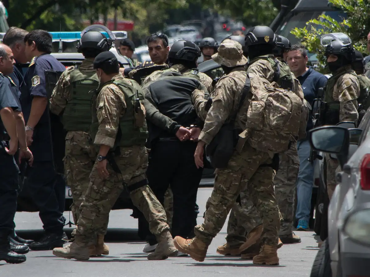 Un joven tomó de rehén a un cliente en una juguetería de Quilmes
