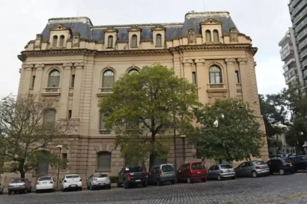 Cierran una oficina de la Municipalidad de Rosario ante un caso sospechoso