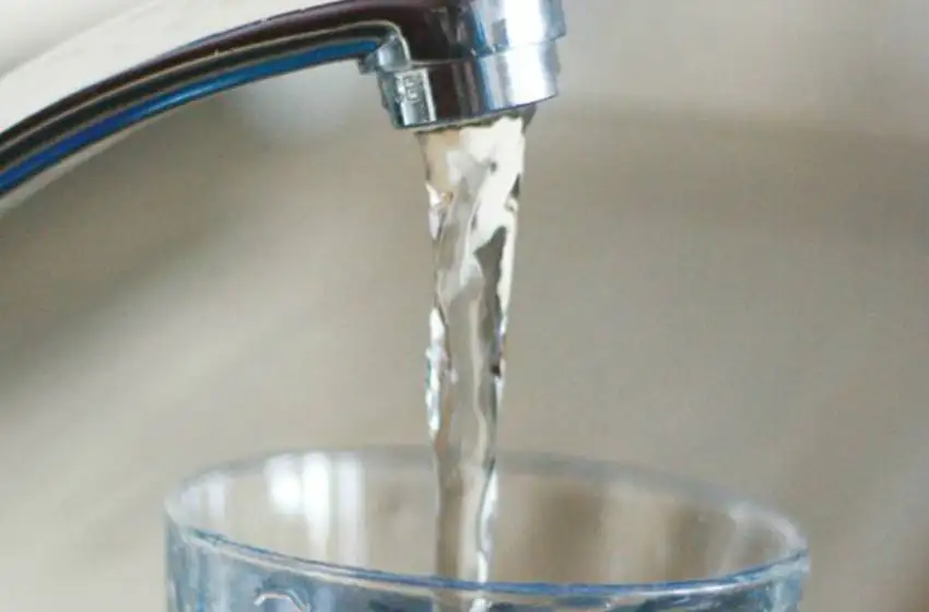 El Gobierno convocó a una audiencia pública para aumentar la tarifa del agua de Aysa