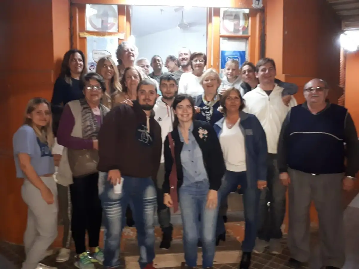  Un barrio despidió a su almacén