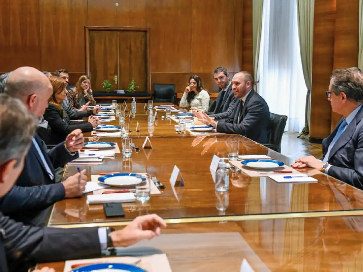 El Gobierno busca apoyo empresario para frenar la aceleración de la inflación