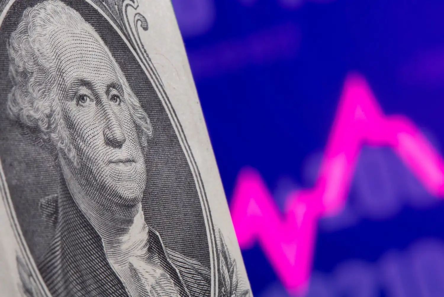 El dólar blue marca un nuevo récord y está a 5% de los $1.000