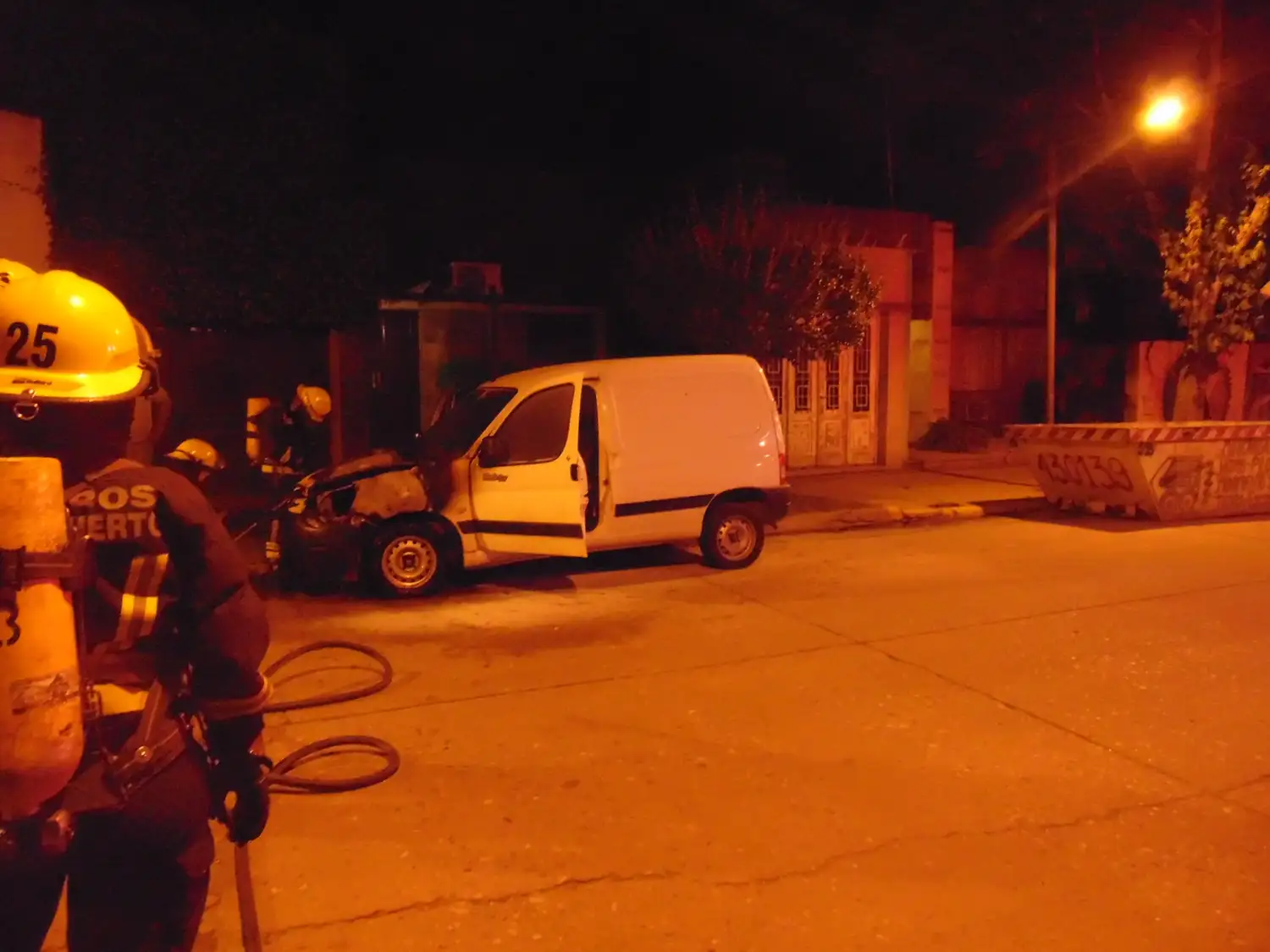 El fuego estaba focalizado en la zona del motor.