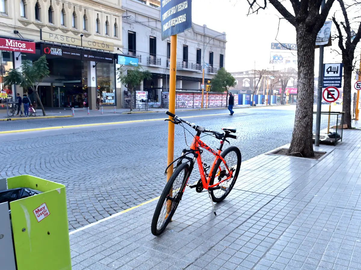 En la “Resi” de varones ocho chicos esperan tener su propia bici para pedalear en libertad