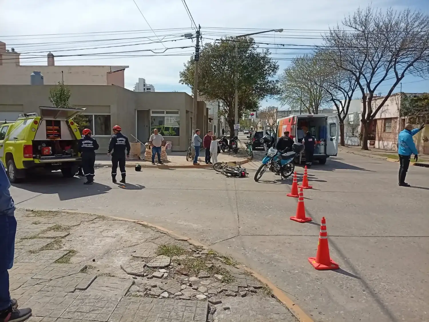 Servicios de emergencias trabajaron en el lugar.