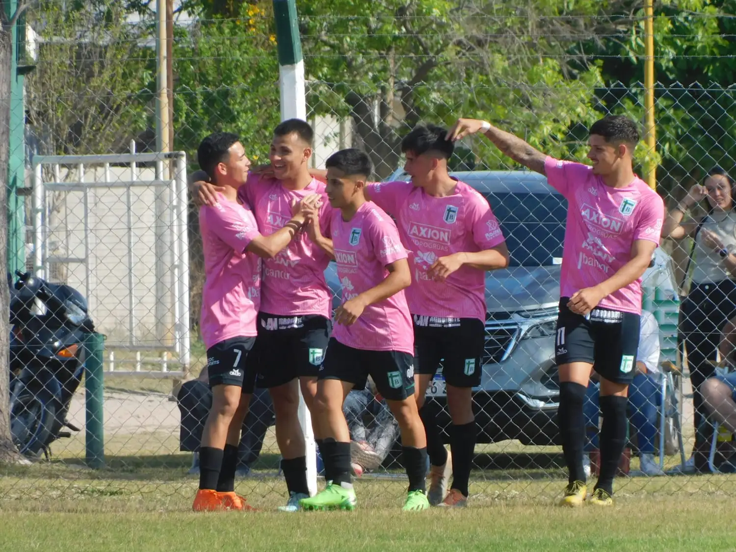 Sportivo tuvo un feliz debut