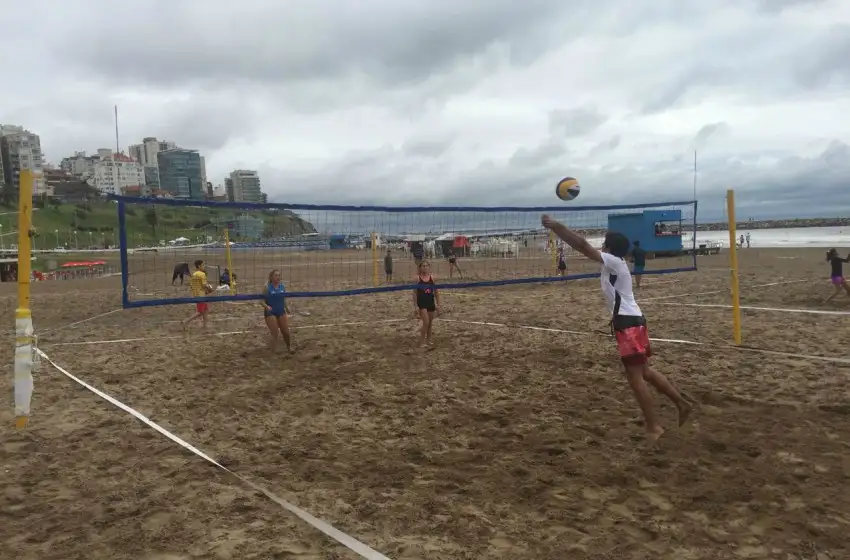 El EMDER lanzó el programa de playas deportivas 2018 en Bahía Varese