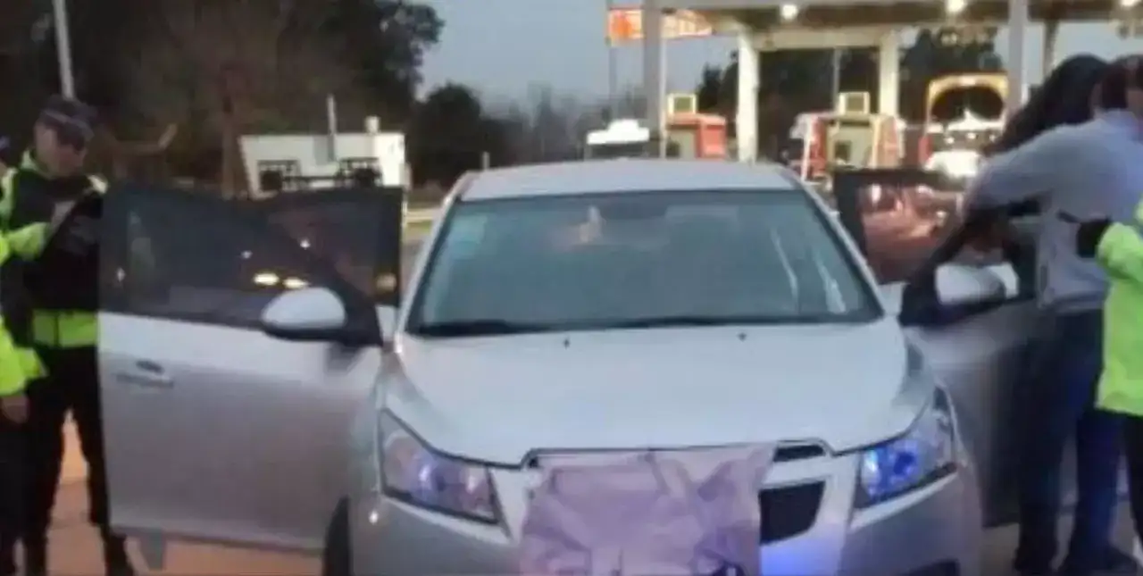 Circulaban en zigzag, los chequean y descubren 1,5 kilos de cocaína 