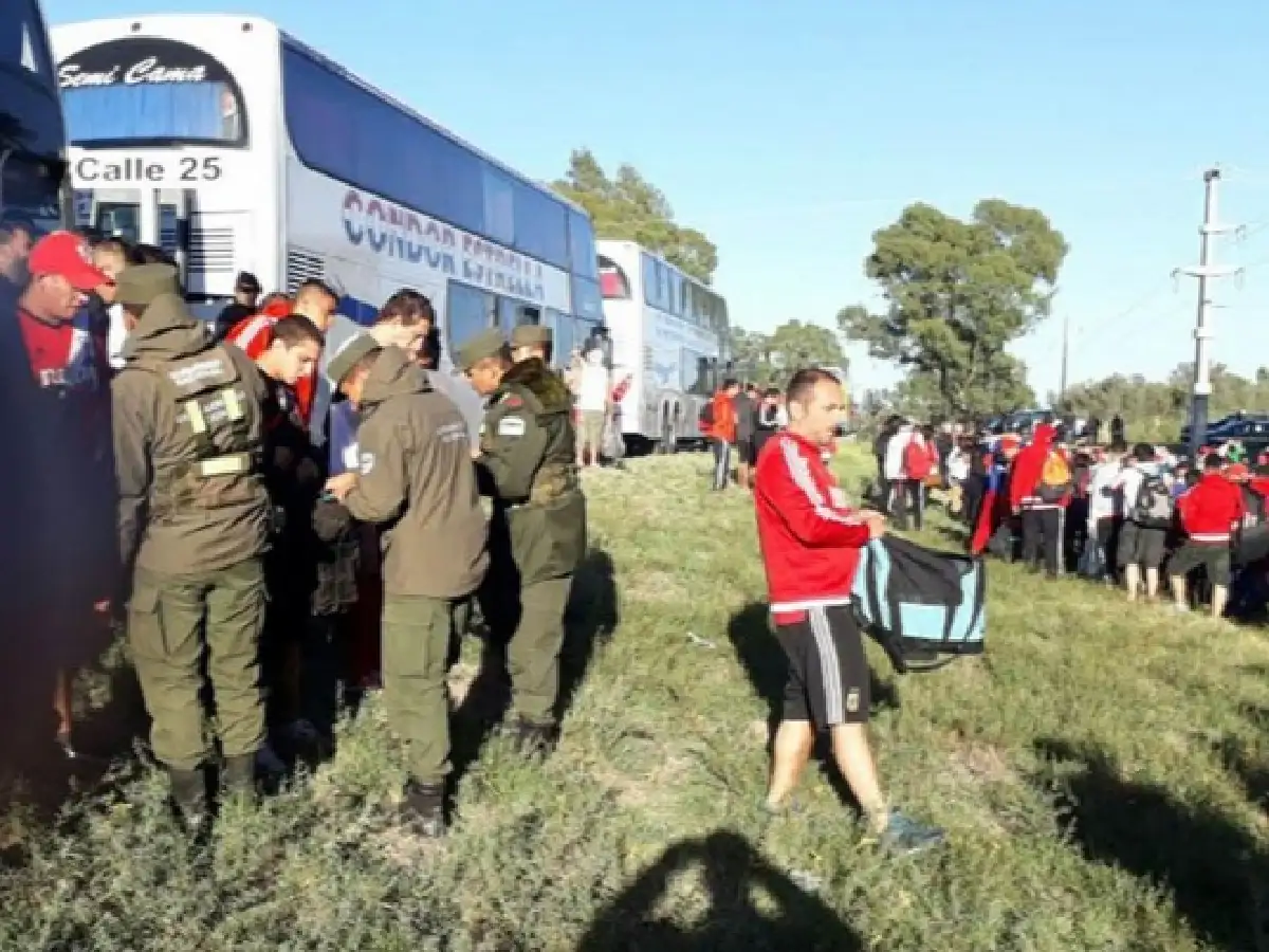 Secuestraron cuchillos y hasta un hacha a hinchas de River