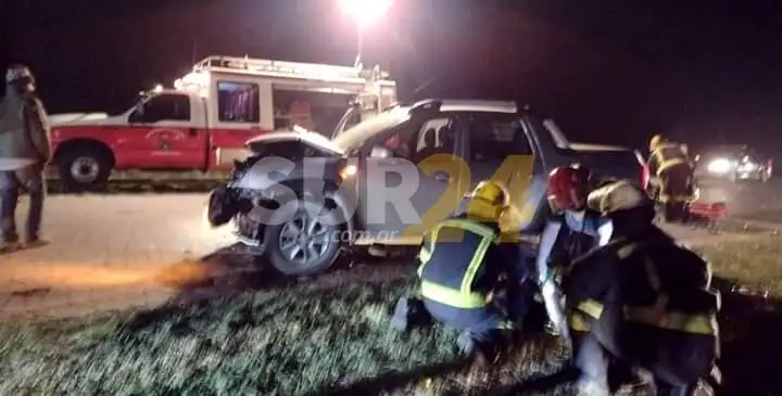 Dos jóvenes perdieron la vida tras ser embestidos por una camioneta
