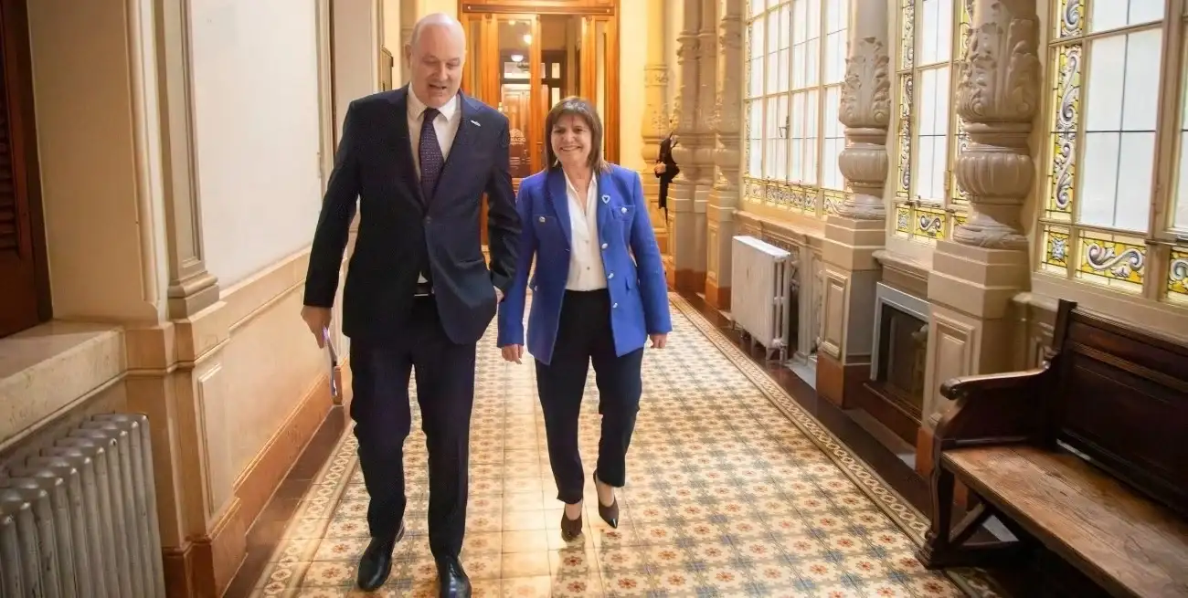 Bullrich y Sturzenegger buscan consensos antes del 6 de agosto para evitar más postergaciones.