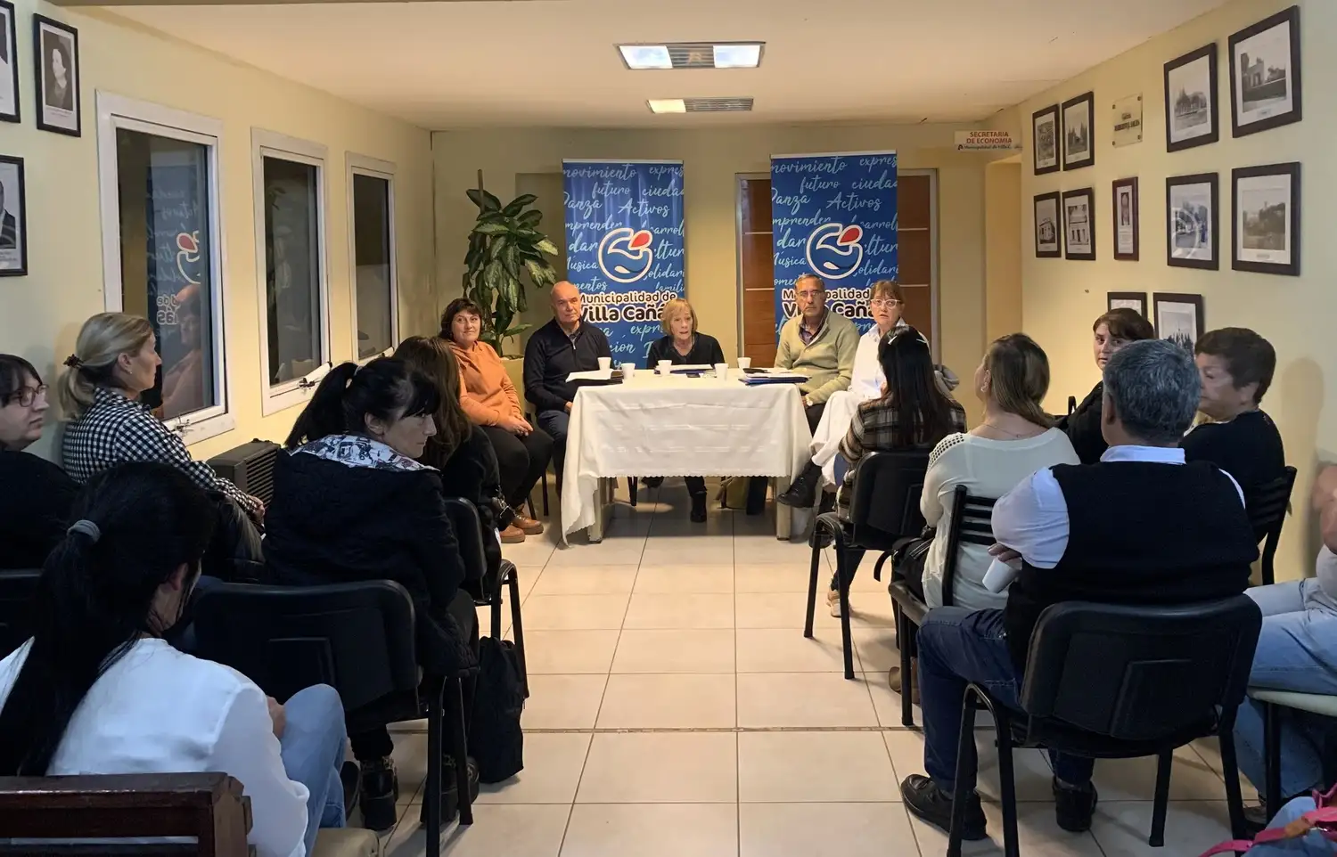 El acto de entrega se desarrolló en el edificio municipal.