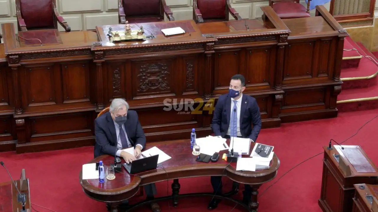 Sukerman desmiente vacunatorios VIP en Santa Fe; oposición reclama precisiones