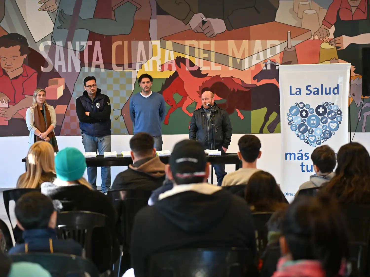 Cada jornada culmina con una charla sobre bullying y aceptación del uso de anteojos, destinada a estudiantes y familias.