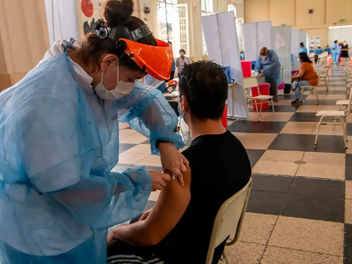 Reportaron 43 muertos y 2.234 nuevos contagios de covid en Argentina