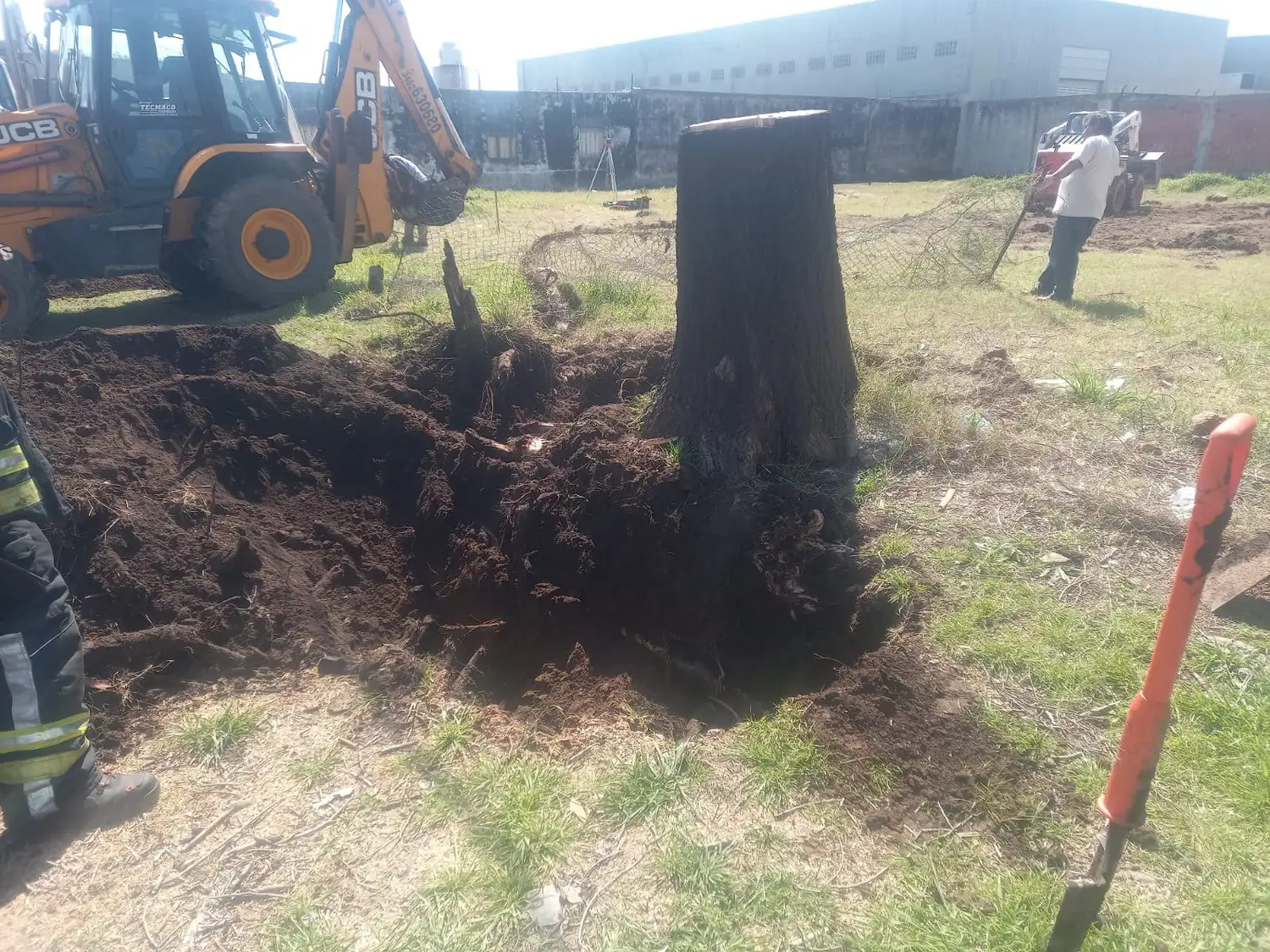 Durante su trabajo, una retroexcavadora afectó un caño de la red de gas. Foto: BVVT